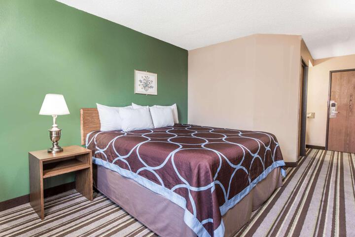 1 Queen Bed (12 of 15)