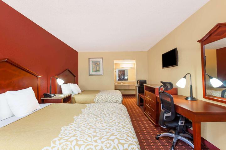 1 Queen Bed (1 of 7)