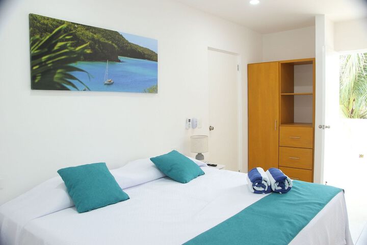 Room 4 of 32