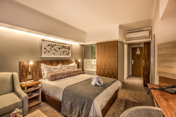 Room 9 of 37