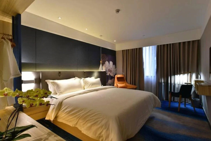 Room 5 of 15