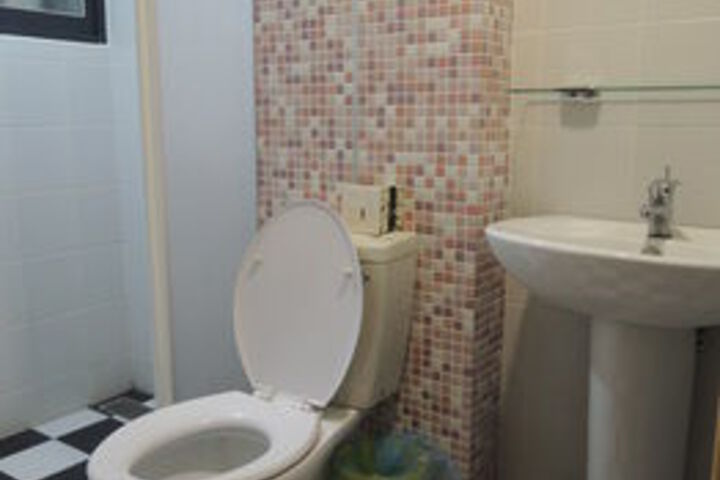 Room 2 of 37
