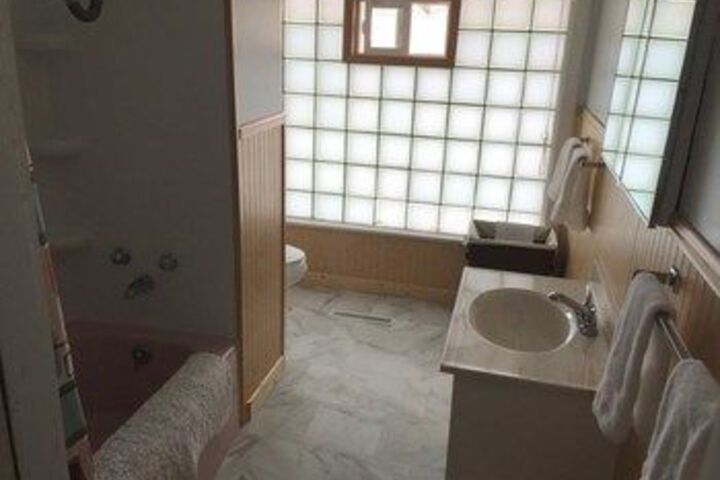Room 3 of 20