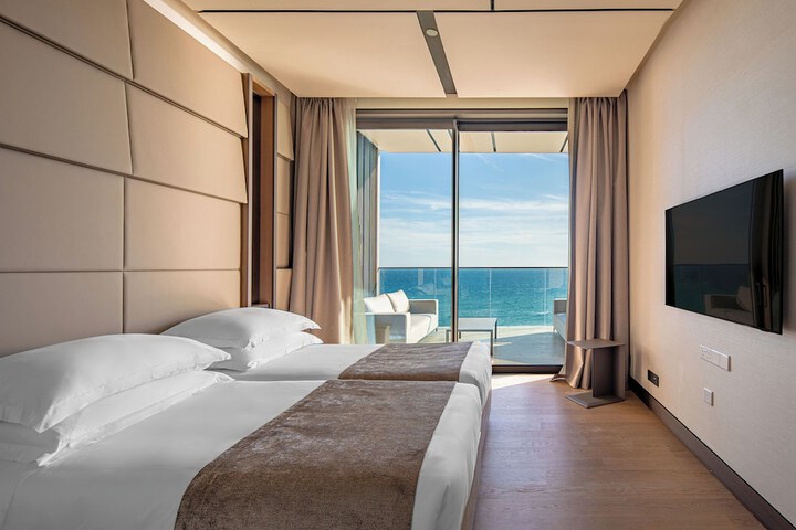 Room 3 of 40