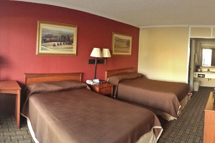 2 Double Beds (10 of 12)