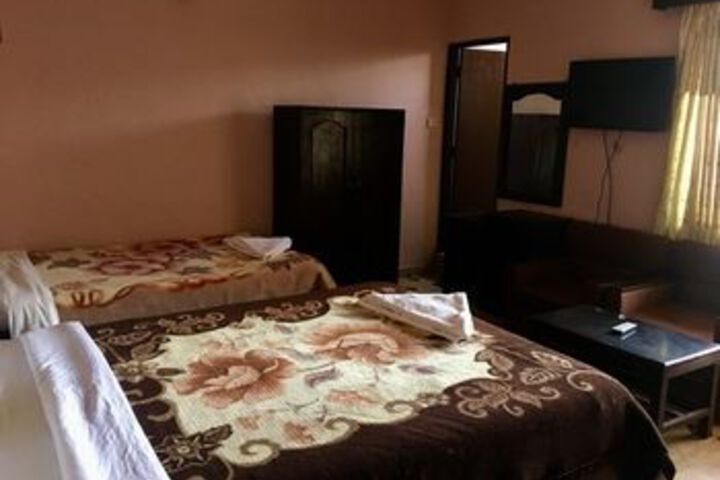 Room 4 of 38