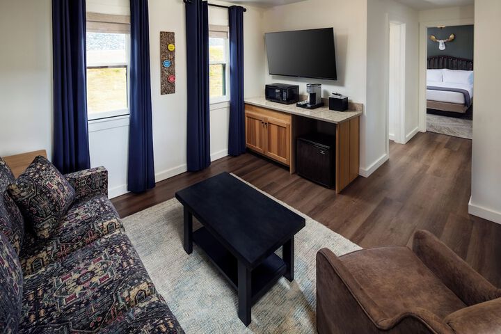 1 Bedroom Lodge Suite Double Bed Main Building (1 of 13)