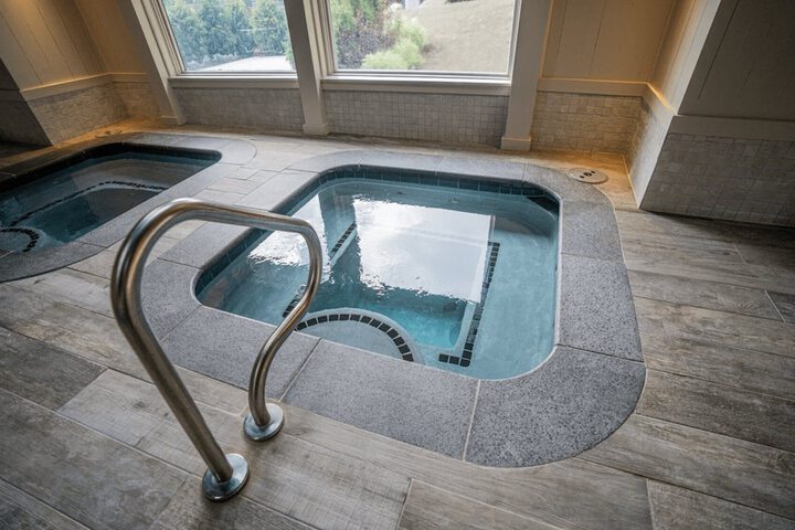 Indoor spa tub