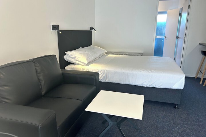 Room 4 of 17