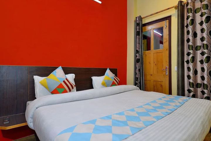 Room 5 of 12