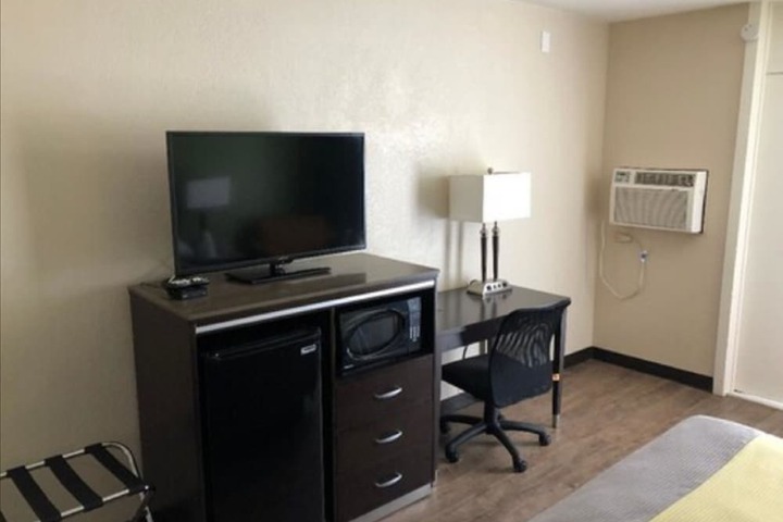 Room 18 of 27