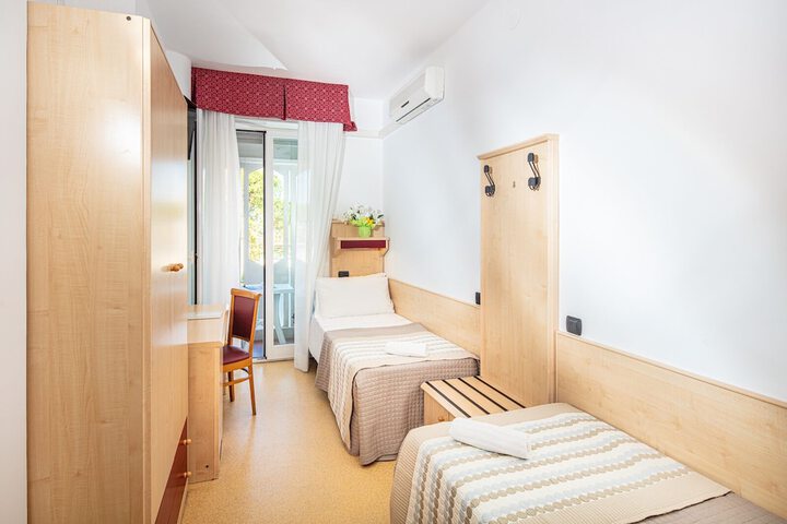 Room 14 of 50