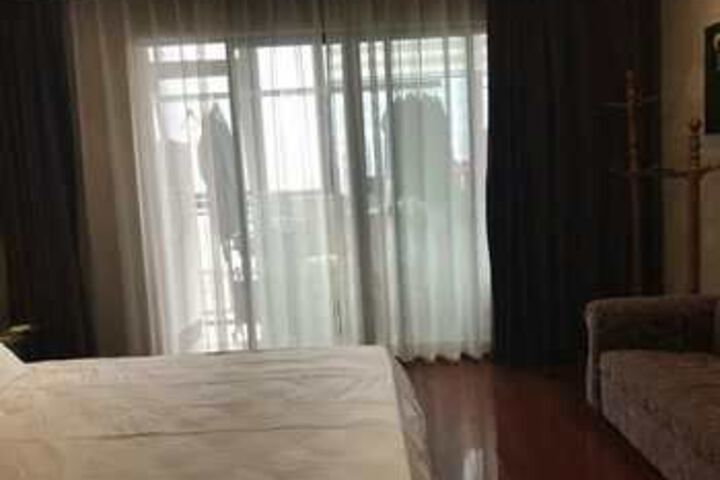 Room 5 of 13