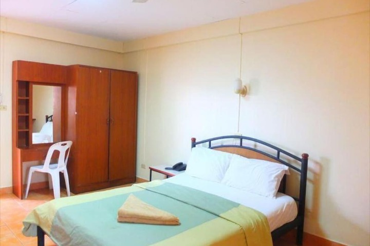 Room 9 of 25