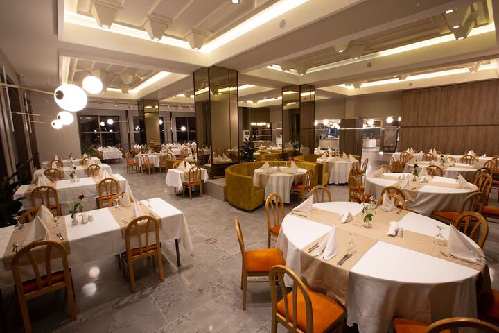 Dining 54 of 66