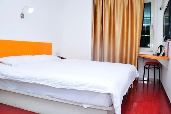 Room 5 of 7