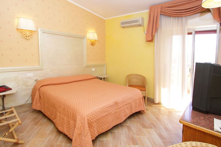 Room 19 of 49