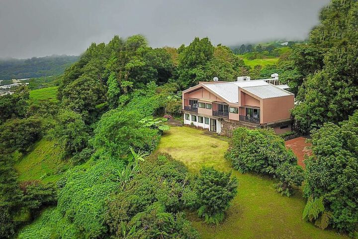 Exterior of Poas Volcano Lodge