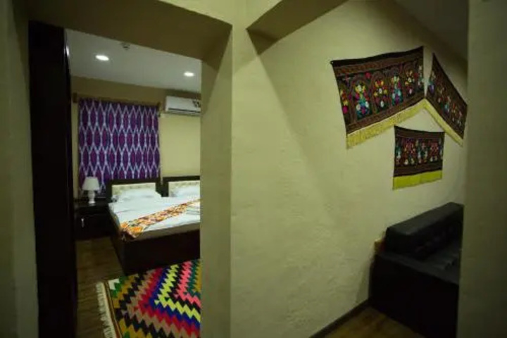 Room 11 of 16