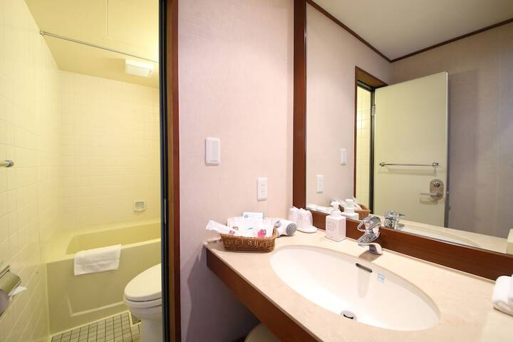 Room 21 of 63