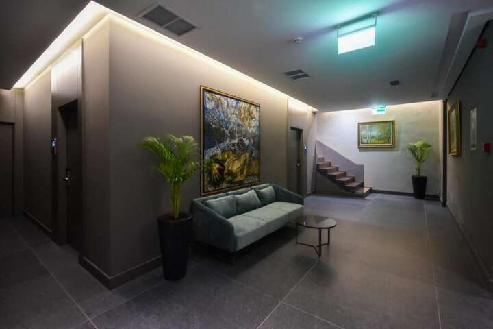 Lounge 78 of 83