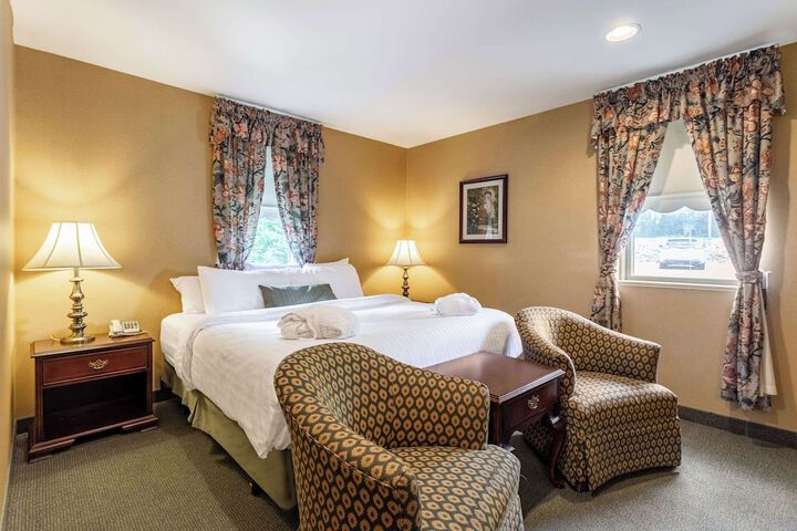 1 King Bed Accessible (10 of 37)