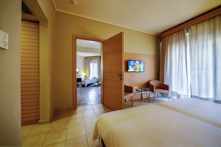 Room 13 of 166