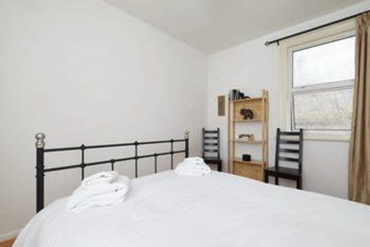Room 4 of 10