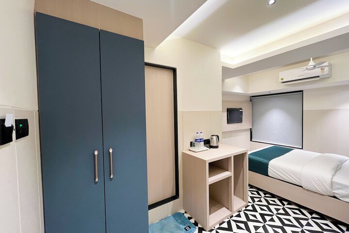 Room 30 of 48