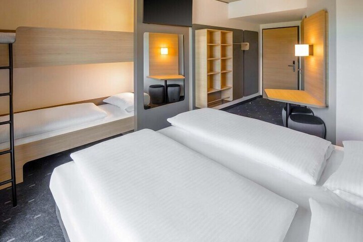 Room 4 of 24