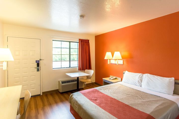 Room 8 of 25