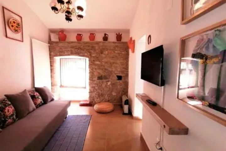 Room 5 of 19