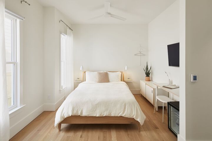 Room 10 of 26