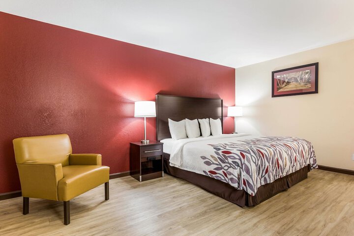 Standard King Bed Accessible (7 of 12)