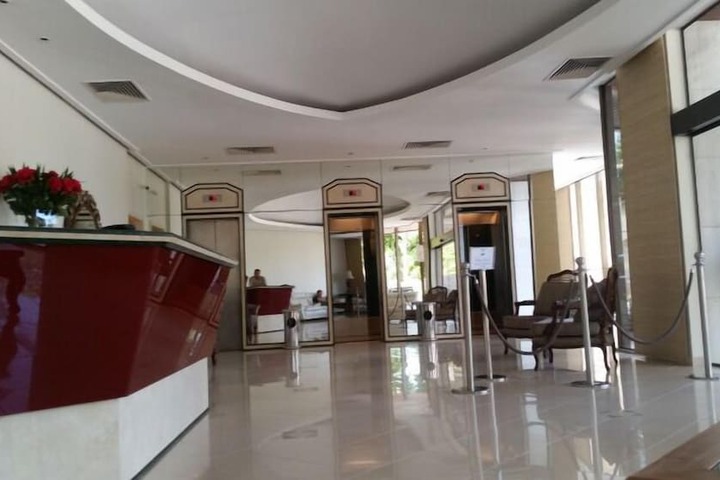 Hotel 2 of 51