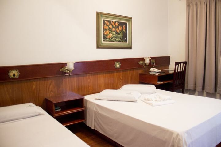 Room 4 of 25