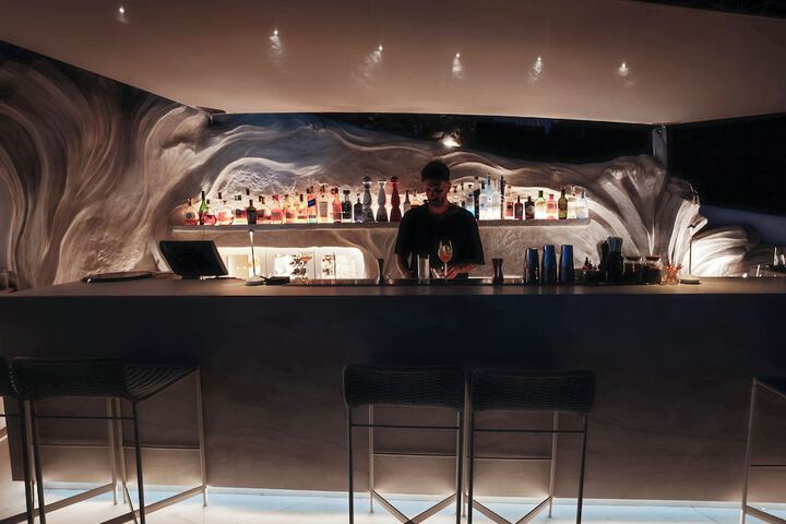 Lounge 109 of 240