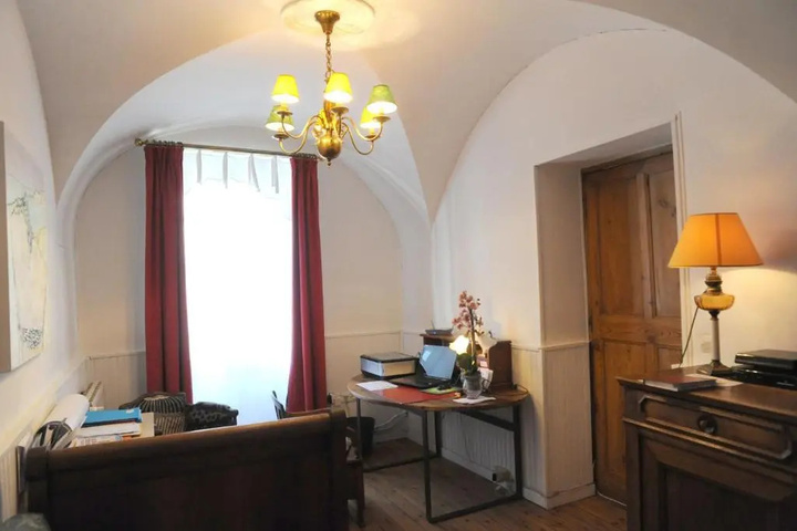 Room 2 of 13