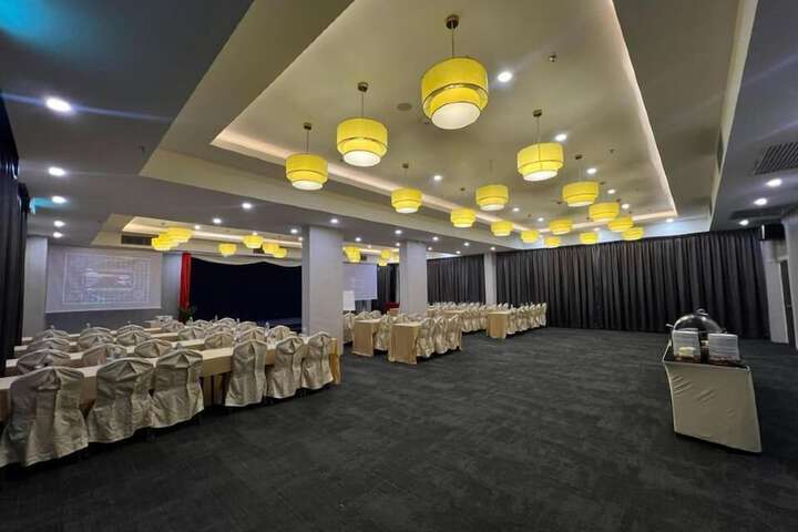 Ballroom/Hall 25 of 30