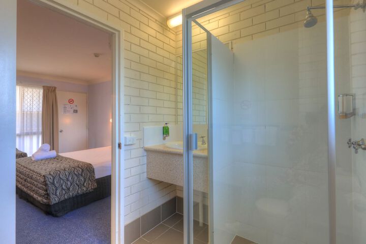 Room 28 of 41