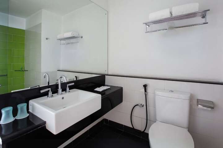 Room 10 of 29