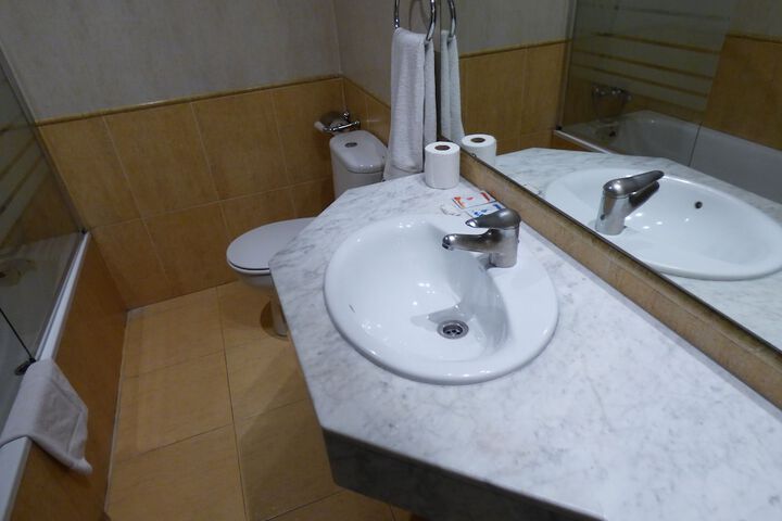 Room 119 of 193