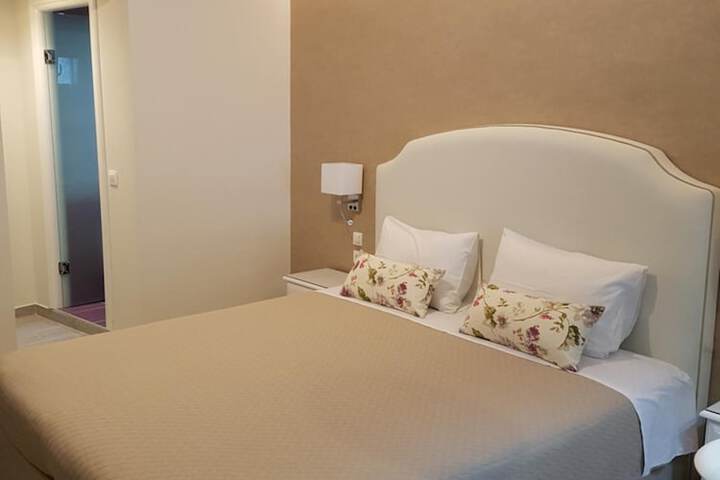 Room 16 of 65