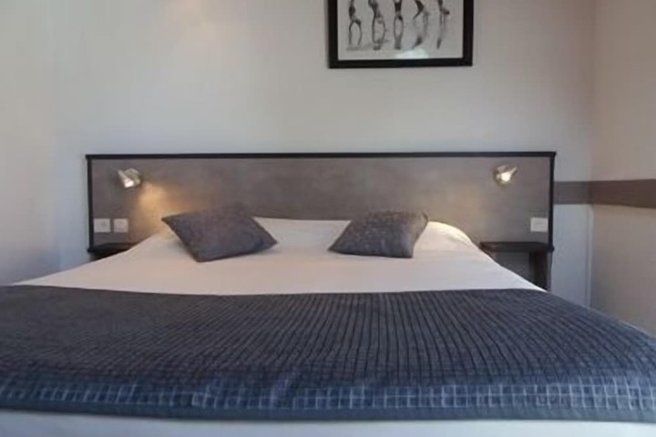 Room 3 of 25