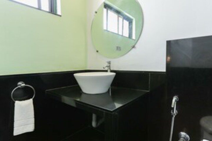 Room 4 of 40