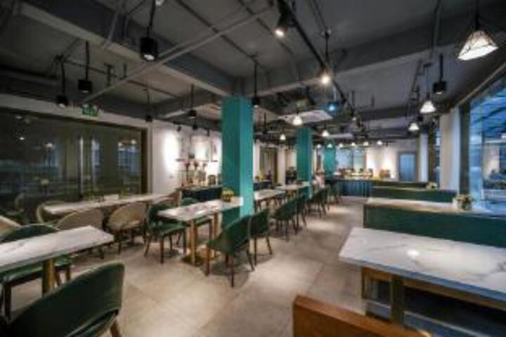 Huiyue Hotel (Guangzhou Baiyun Station Julong Subway Station Branch)