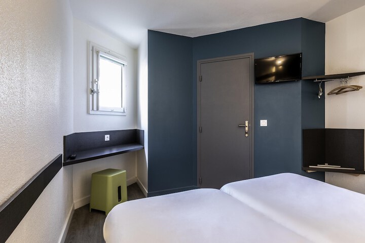 Room 10 of 43