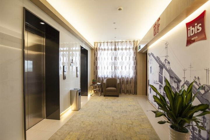 Room 16 of 32