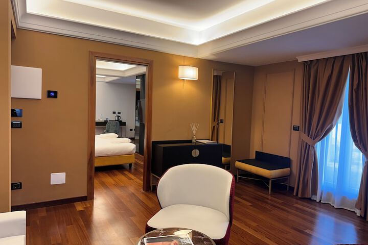 Room 43 of 86