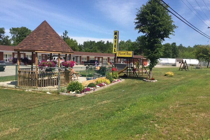 Pleasant Manor Motel